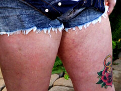 18, Stora tuttar, Brunett, Bil, Onani, Utomhus, Solo, Tonåring