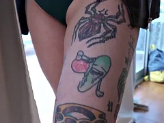 Stor kuk, Tysk, Hardcore, Bröstvårtor, Piercing, Mager, Tatuering, Tonåring