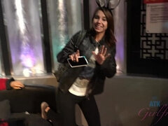 Rumpa, Brunett, Smutsig, Flickvän, Handjobb, Trosor, Pov, Uppsvällda bröstvårtor