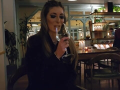 Blottande, Naken, Party, Pov, Offentlig, Upskirt, Voyeur, Fru