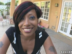 Noire, Sucer une bite, Tir de sperme, Interracial, Orgasme, De plein air, Public, Gicler