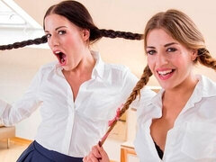 Veľké péro, Kuřba, 2 ženy 1 muž, Prirodzené prsia, Vychudnutá, Stockings, Švédska rojka, Kozičky