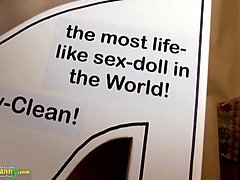 Kauniit, Blondi, Rintava, Mummo, Lesbo, Itsetyydytys, Vanhempi, Pillu