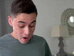 Μεγάλα βυζιά, Μελαχροινή, Ηδ, Τατουάζ, Τρίο