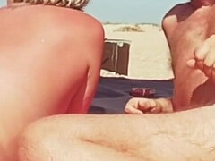 Enthousiasteling, Strand, Pijpbeurt, Sperma shot, Moeder die ik wil neuken, Buiten, Russisch