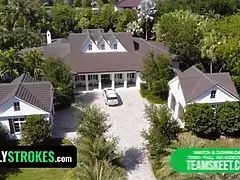 Bionda, Gola profonda, Da dietro, Vestito, Mostro, Doccia, Tabù, Ragazza