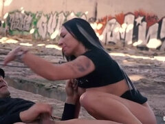 Grote mammen, Bruinharig, Hd, Hongaars, Buiten, Tatoeage