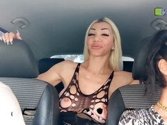 Lady muffin squirt, nuda per strada, auto