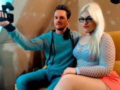 Iso kaunis nainen, Blondi, Suihinotto, Silmälasit, Käsihoito, Näkökulma pov, Sukkahousu, Strippaus