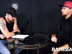 Amatéři, Bondáž, Dávení penisem, Péro, Dominace, Nohy, Kůže, Tetování