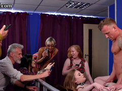 18 χρονον, Μελαχροινή, Γυμνό αρσενικό, Φόρεμα, Φετιχ, Τακούνια, Ξυρισμένη, Τατουάζ