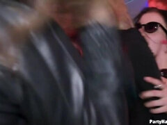 Braunhaarige, Frau, Hardcore, Strumpfhose, Party, Rotschopf, Strümpfe, Ablutschen