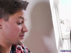 Azjatka, Duży kutas, Brunetka, Wytrysk, Głebokie gardło, Naturalne cycki, Drobna, Nastolatki