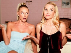 Stor rumpe, Blond, Kyssing, Lesbisk, Slikking, Sexy undertøy, Strømper, Tenåring