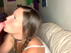 Amatør, Pik sutte, Brunette, Brækfornemmelse, Goth, Nederdel, Sutte