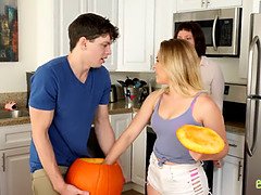 Blondýna, Kuřba, Creampie, Hardcore, Hd, Jezdectví, Ječení, Teenka