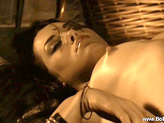 Ασιάτης, Μαμά, Μόνος, Βυζιά