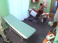 Tir de sperme, Médecin, En levrette, Léchez, Infirmière, Avaler, Uniforme, Voyeur