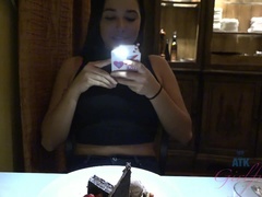 Amatör, Rumpa, Stora tuttar, Brunett, Smutsig, Trosor, Dusch, Tuttar