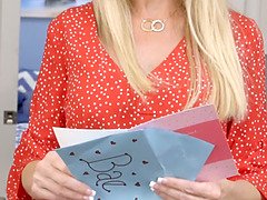 Stora tuttar, Blondin, Avsugning, Sperma shot, Klackar, Slick, Spanking, Trekant