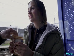 Fafanje, Kurac, Hardcore, Orgazem, Prvoosebno snemanje seksa, Muco, Najstnice, Vlak