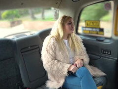 Loula Lou titfuck & ride cab driver's dick in the backseat