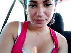 Tussi, Braunhaarige, Auto, Masturbation, Solo, Spielzeuge