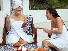 69, Ασιάτης, Μελαχροινή, Μαλακία με το δάχτυλο για γυναίκες, Φιλί, Λεσβία, Αυνανισμός, Απογύμνωση