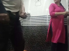 18 jahre, Bad, Schönheit, Geschnappt, Erstes mal, Freundin, Indisch, Schwestern