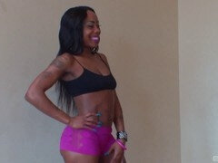 V zákulisia, Honění, Masturbácia, Teenka, Hračky