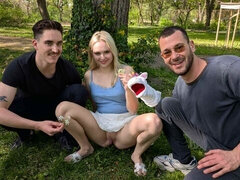 Iso perse, Iso kulli, Isot tissit, Blondi, Takaapäin, Laiha, Teini, Tissit