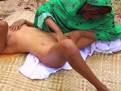 Arab, Fingering, Hårig, Lesbisk, Orgasm, Utomhus, Tonåring