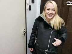 Grote kont, Grote lul, Blond, Pijpbeurt, Hondjeshouding, Natuurlijke tieten, Tiener, Tieten likken