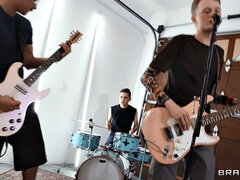 침실, 흑갈색 머리, 핸드잡, 청바지, 젖꼭지, 야외의, 끈 팬티, 쓰리섬