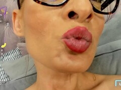 Steamy office fun with Joibeyonce - standing and enjoying a wild blowbang