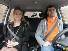 Grote kont, Blond, Auto, Hondjeshouding, Hardcore, Buiten, Kousen, Strippen