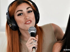 Kuřba, Brunetka, Šaty, Tetovanie