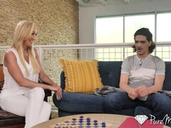 Gros cul, Blonde, Tir de sperme, Gorge profonde, Queue, Doigter, Lingerie, Chevaucher