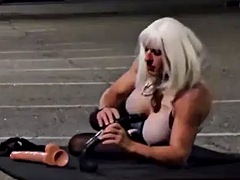 Tetas grandes, Fetichismo travestista, Consolador, Maduro, Al aire libre, Público, Transexual, Solo