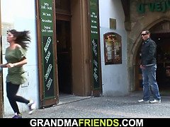 Schönheit, Blondine, Blasen, Geile alte tussi, Milf, Mutti, Stiefmutter, Flotter dreier