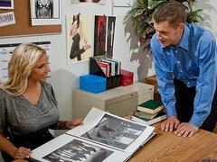 Hatalmas hátsó, Monumentális dákó, Tekintélyes didik, Szőke, Cumizás, Kutya póz, Érett feleség, Iroda