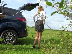Entre bastidores, Mamada, Corrida, Estilo perrito, Pajear, Tacones, Madres para coger, Tetas naturales