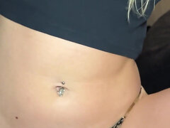 Amatööri, Blondi, Spermashotti, Saksalainen, Käsihoito, Pienikokoinen, Ratsastaa, Tangat