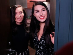 Ázsiai, Hatalmas hátsó, Cumizás, Gesztenyebarna, Kézimunka, Érett feleség, Természetes mellek, Hármas