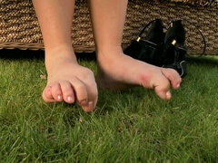 Store bryster, Britisk, Lingerie, Udendørs, Trusser, Fisse, Barberet, Softcore