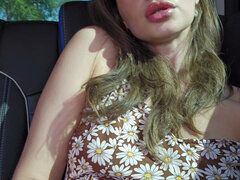 Amateur, Brunette brune, Voiture, Femelle, Doigter, Masturbation, Russe, Solo