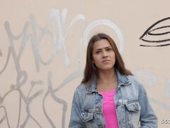 Gorge profonde, Branlette thaïlandaise, Hard, Jeans, Orgasme, Public, Maigrichonne, Jarretelles