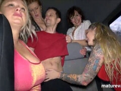 Amatør, Pik sutte, Bus, Bedstemor, Ældre kvinde, Orgie, Teenager, Trekant