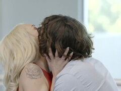 Blondýna, Kuřba, Hardcore, Podpatky, Výprask, Kalhotky, Drobounká, Vyholené