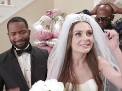 Kotě, Velké péro, Brunetka, Dávení penisem, Ebenové, Gangbang, Kozičky, Vlak